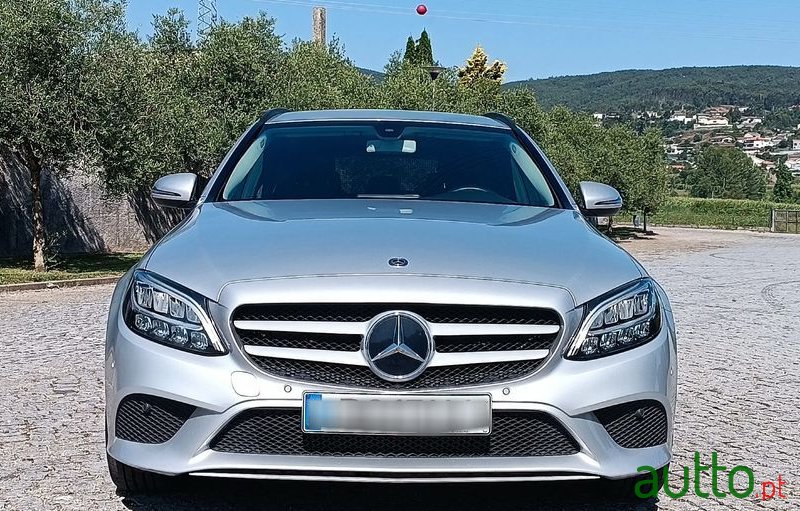 2019' Mercedes-Benz Classe C photo #3