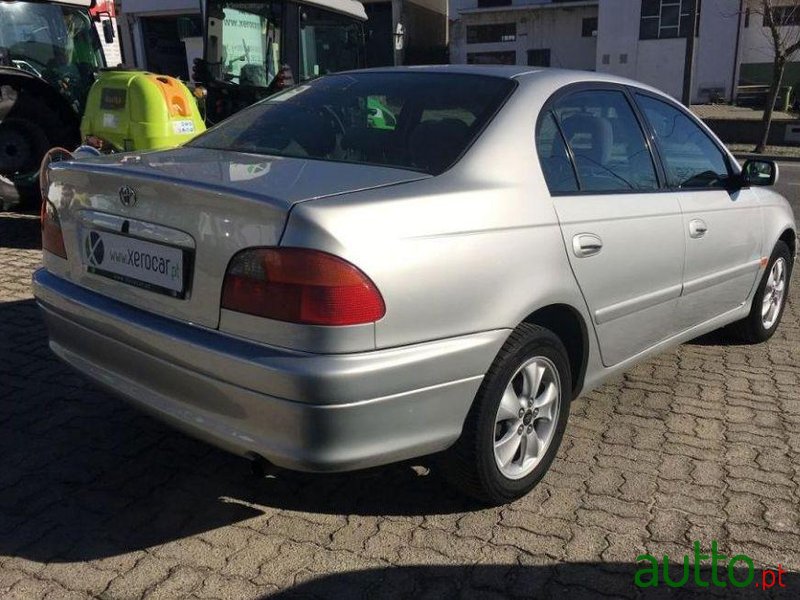 1999' Toyota Avensis Liftback 1.6 Sol photo #2