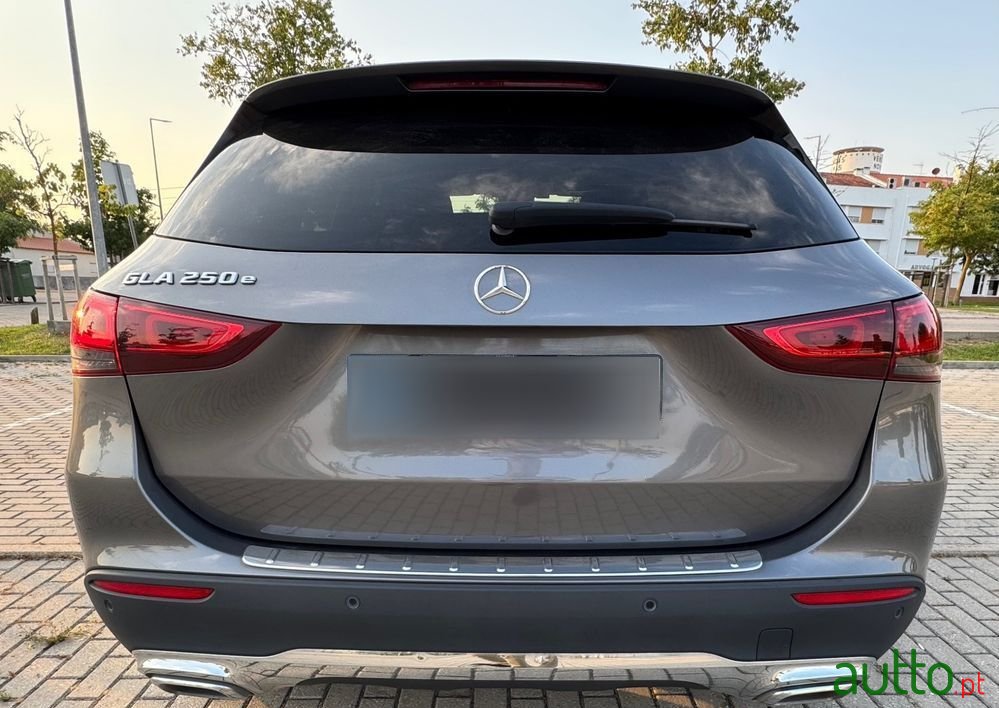 2021' Mercedes-Benz Classe Gla photo #2