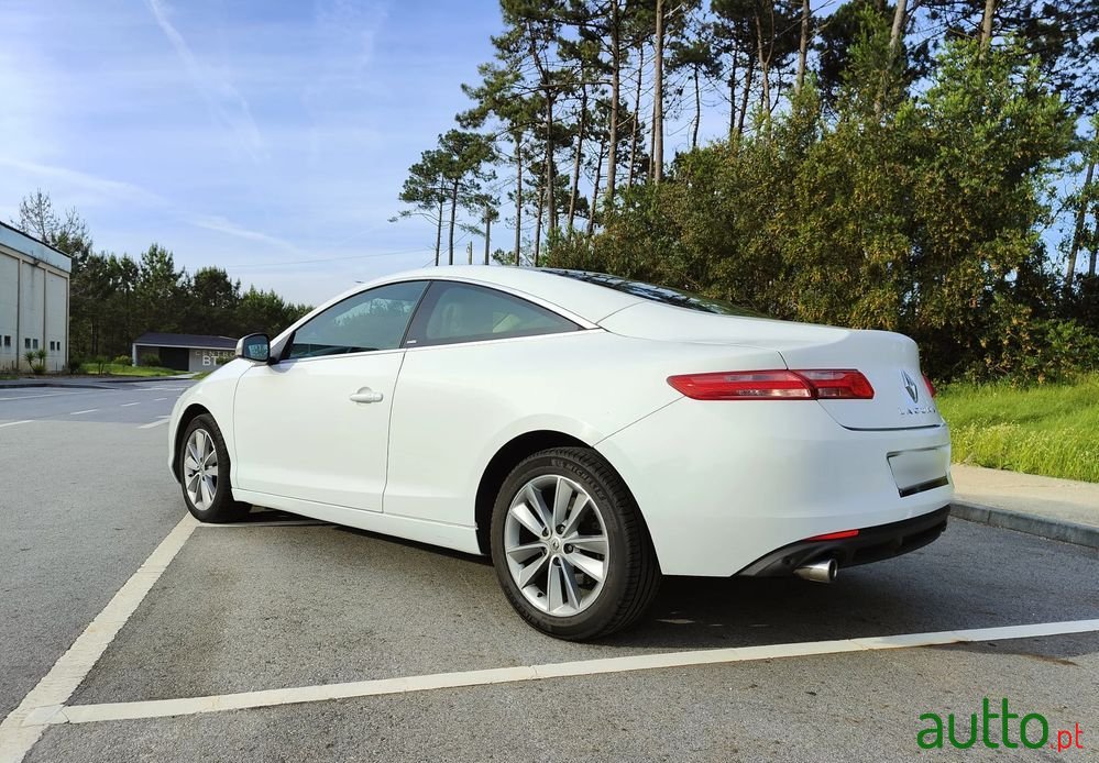 2013' Renault Laguna Coupe photo #4