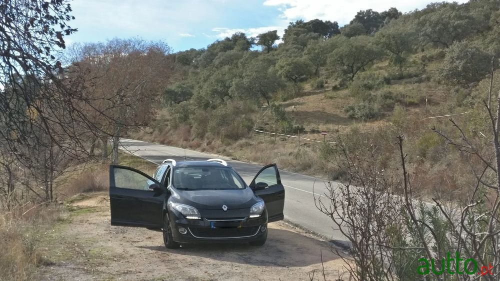 2012' Renault Megane Sport Tourer photo #5