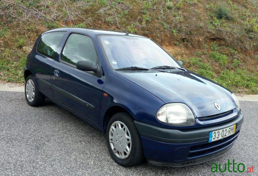 2001' Renault Clio 1.2 photo #2