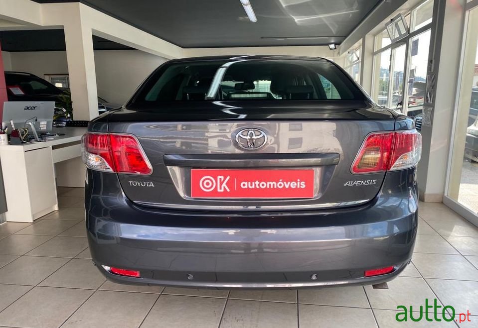 2010' Toyota Avensis photo #4