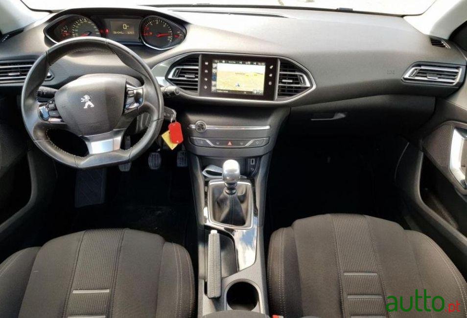 2014' Peugeot 308 photo #1