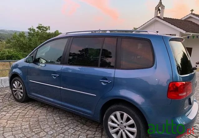 2015' Volkswagen Touran photo #1