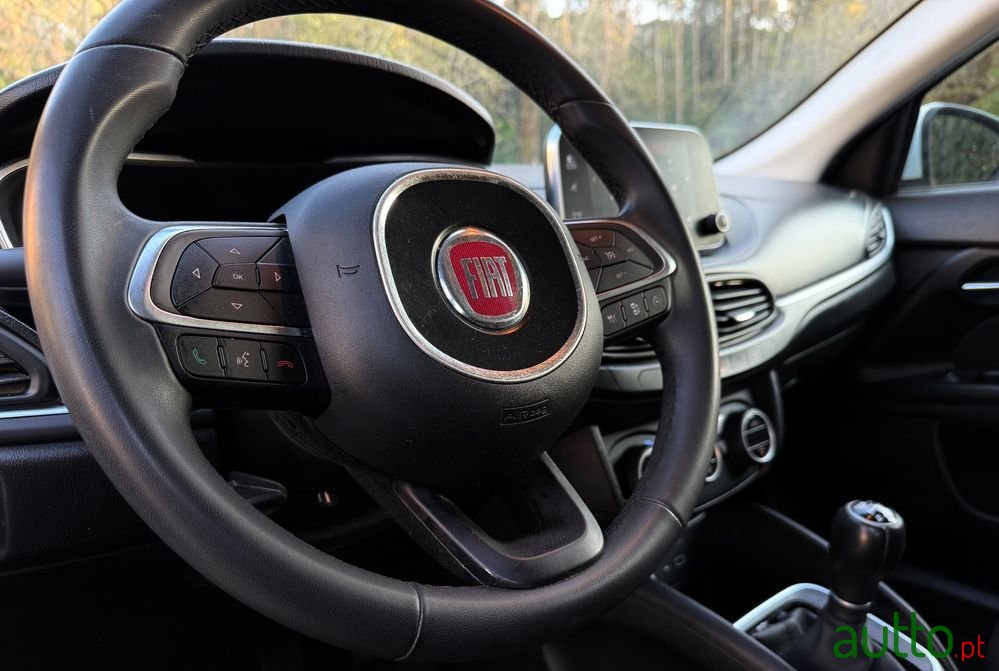 2020' Fiat Tipo Station Wagon photo #5