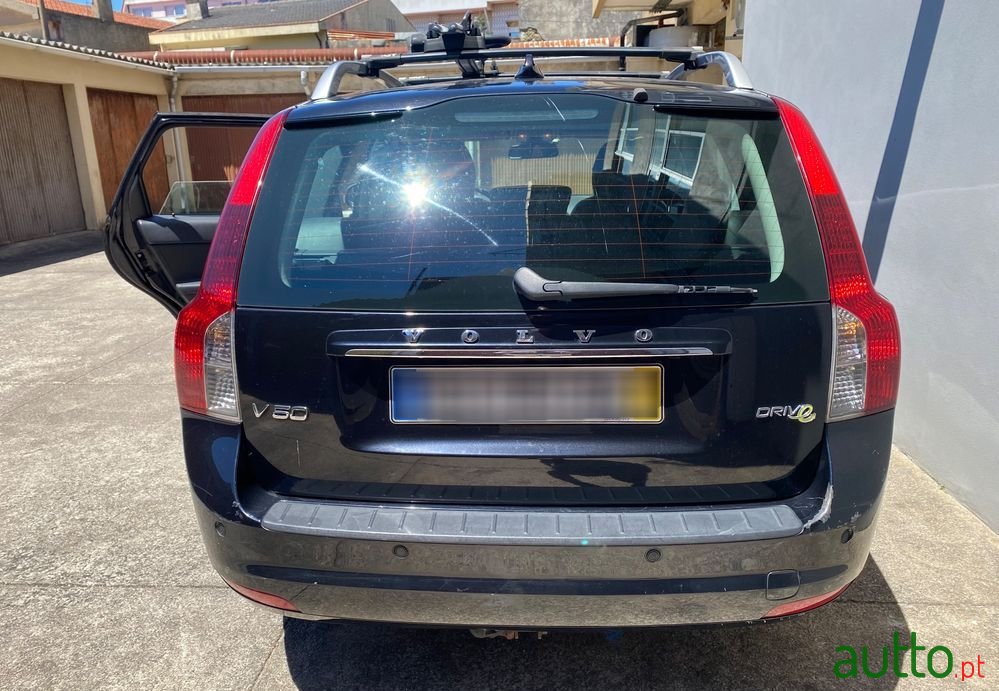 2012' Volvo V50 photo #2