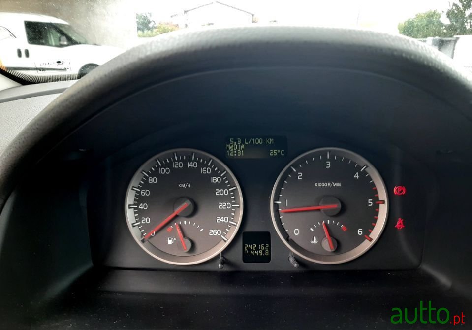 2005' Volvo V50 photo #5