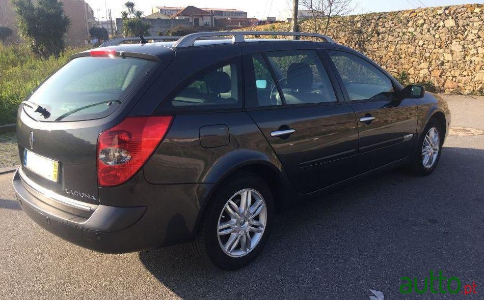 2005' Renault Laguna Grandtour photo #2