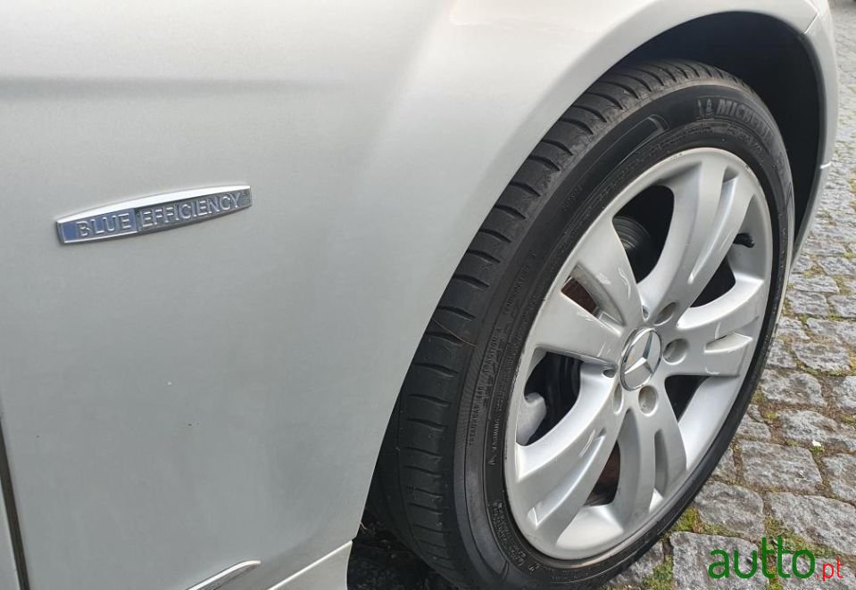 2011' Mercedes-Benz C-250 photo #6