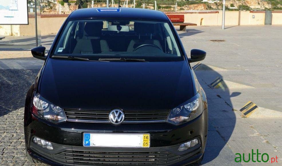 2016' Volkswagen Polo photo #2