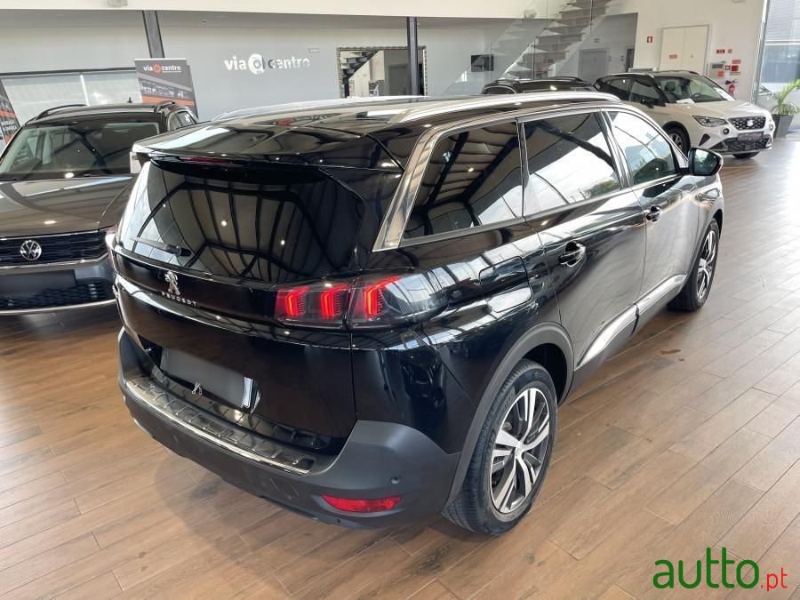 2022' Peugeot 5008 photo #5