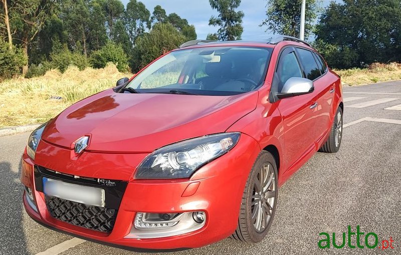 2012' Renault Megane Sport Tourer photo #2