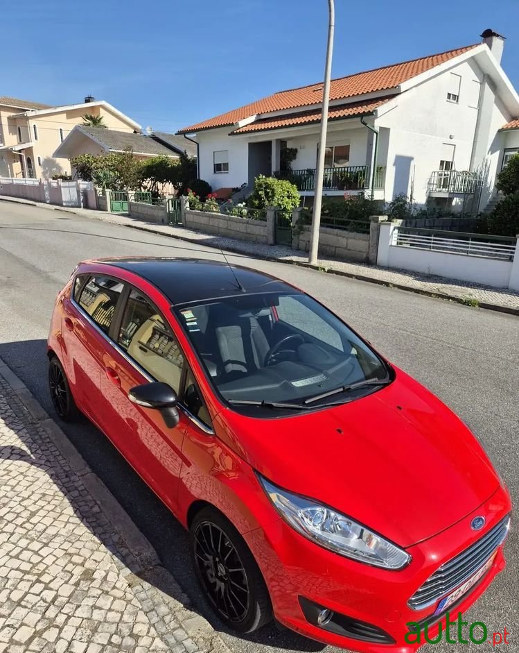 2015' Ford Fiesta photo #2