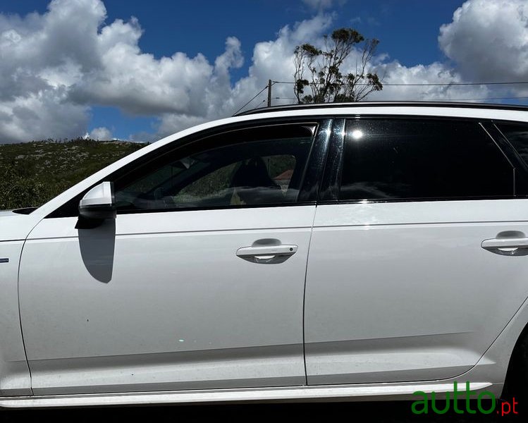 2018' Audi A4 Avant photo #5
