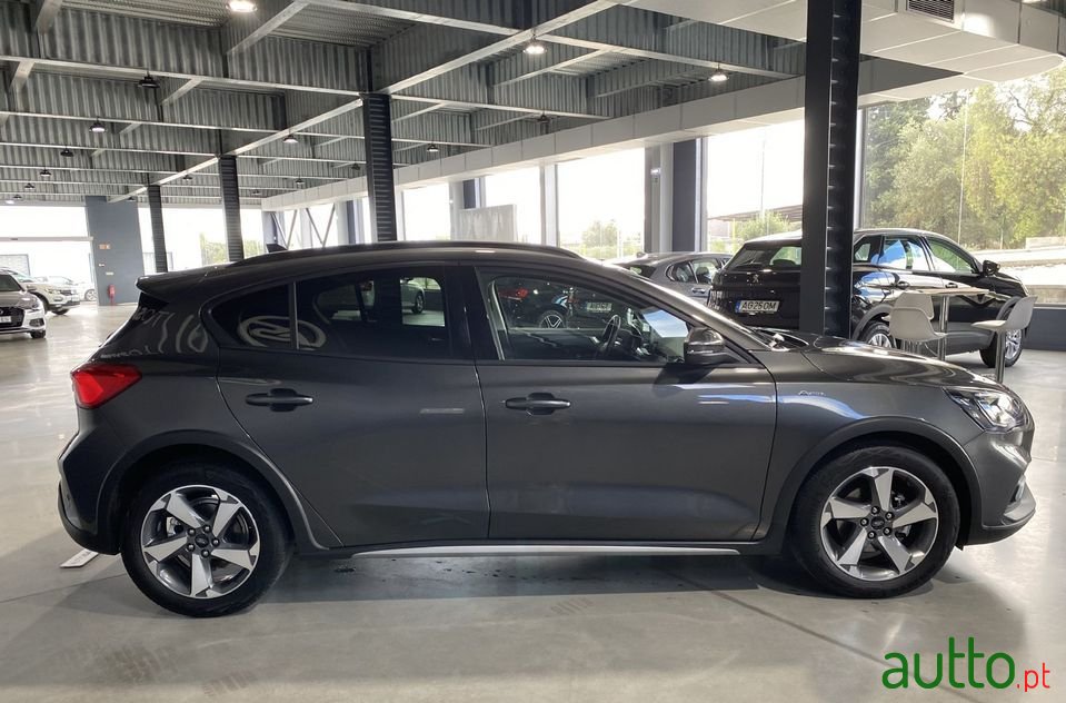 2021' Ford Focus photo #5