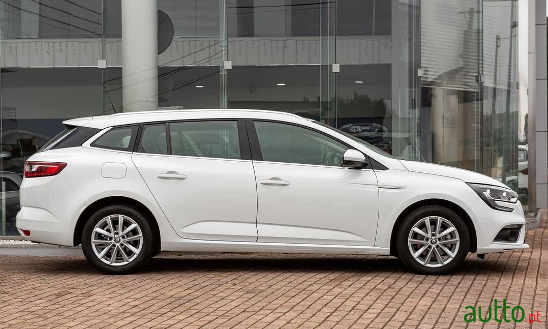 2018' Renault Megane Sport Tourer photo #6