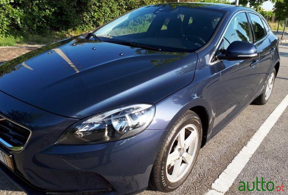 2014' Volvo V40 photo #2