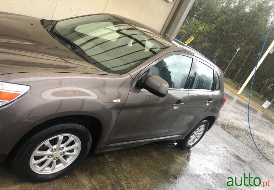 2008' Mitsubishi ASX photo #2