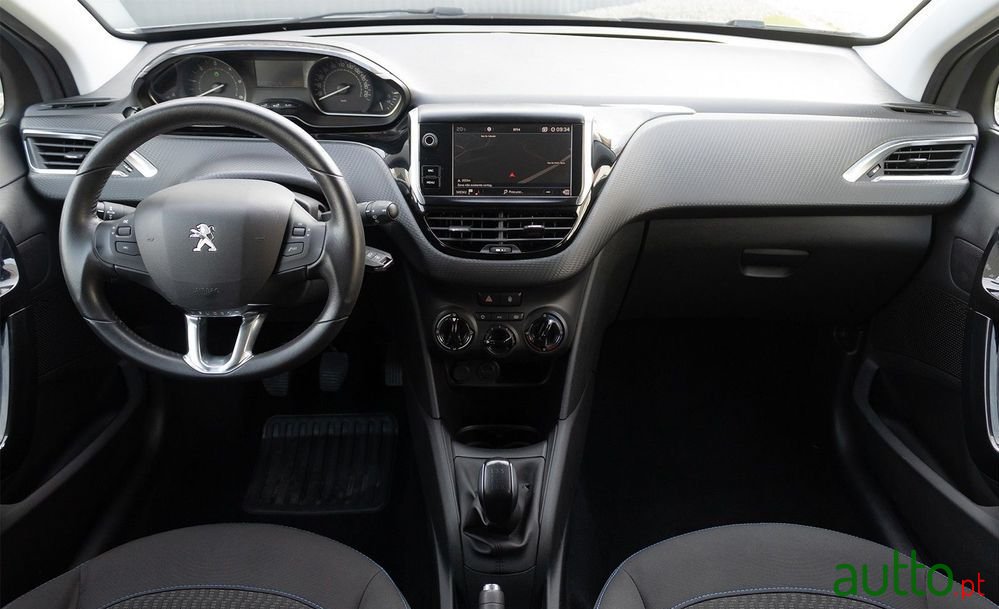 2019' Peugeot 208 1.6 Bluehdi Style photo #6