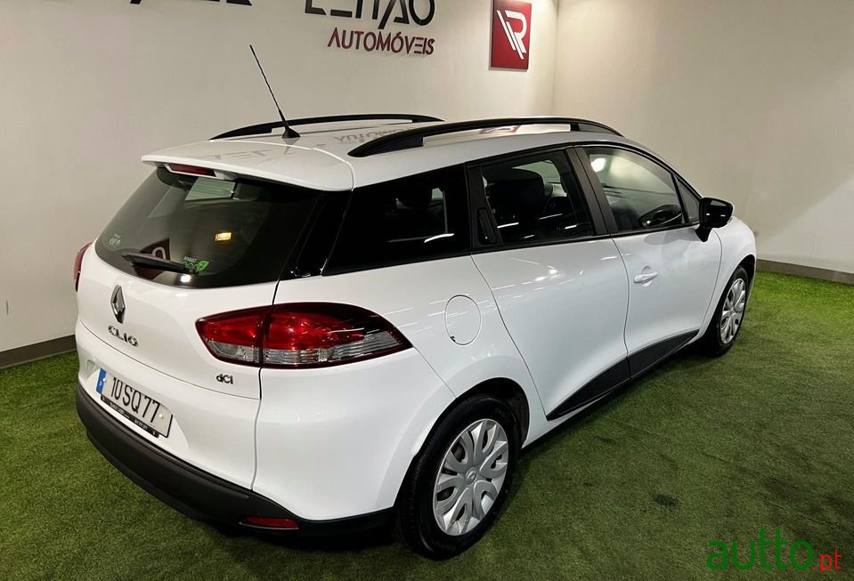 2017' Renault Clio Sport Tourer photo #5