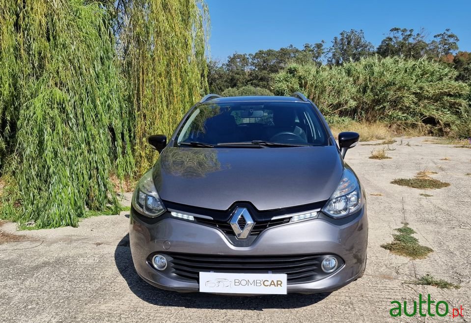 2015' Renault Clio Sport Tourer photo #3