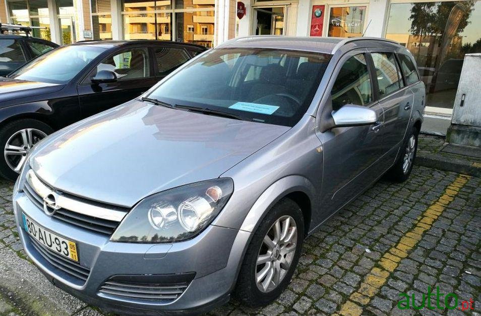 2005' Opel Astra 1.3 Cdti Elegance photo #2