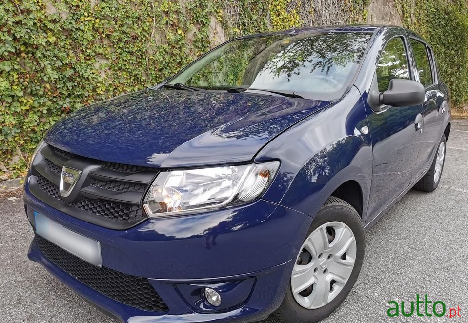 2013' Dacia Sandero photo #1