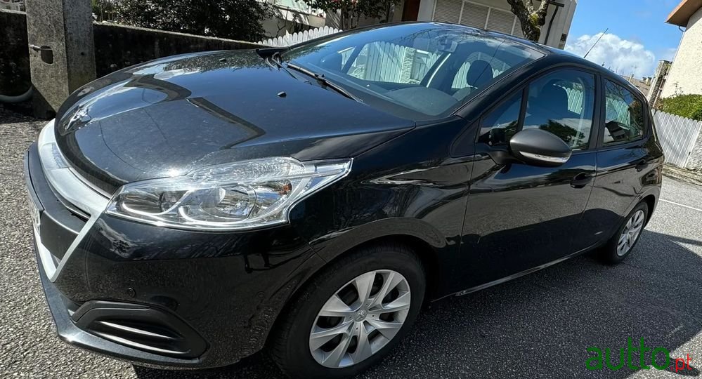 2015' Peugeot 208 Puretech photo #1