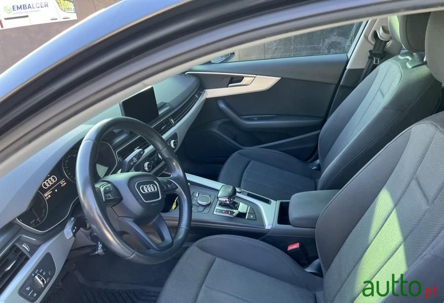 2017' Audi A4 Avant photo #4