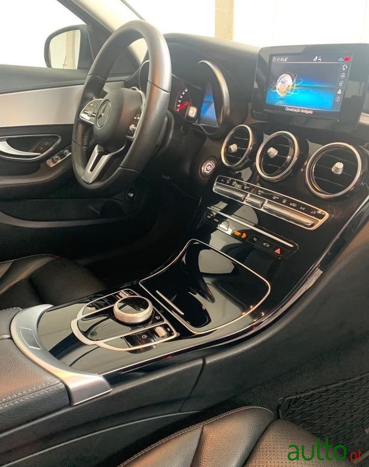 2019' Mercedes-Benz Classe C photo #6
