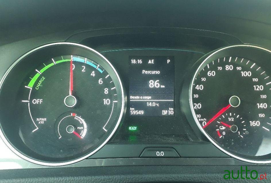 2015' Volkswagen Golf photo #4