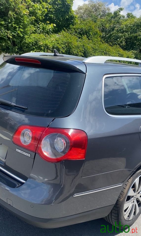 2009' Volkswagen Passat Variant photo #3