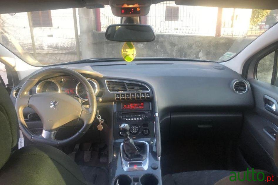 2011' Peugeot 3008 photo #3