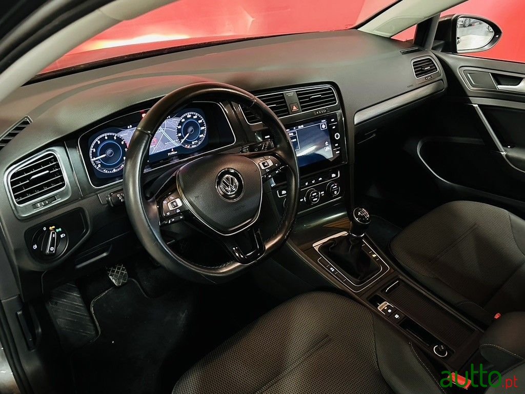 2018' Volkswagen Golf photo #6