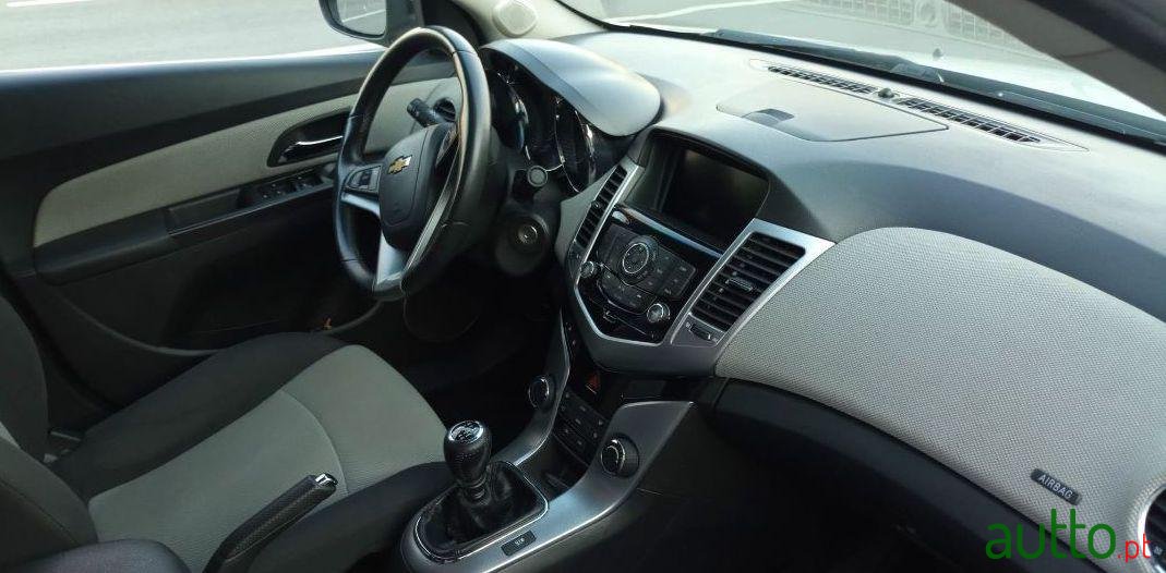 2011' Chevrolet Cruze Lt photo #3