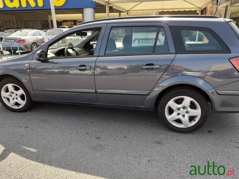 2007' Opel Astra Caravan photo #2