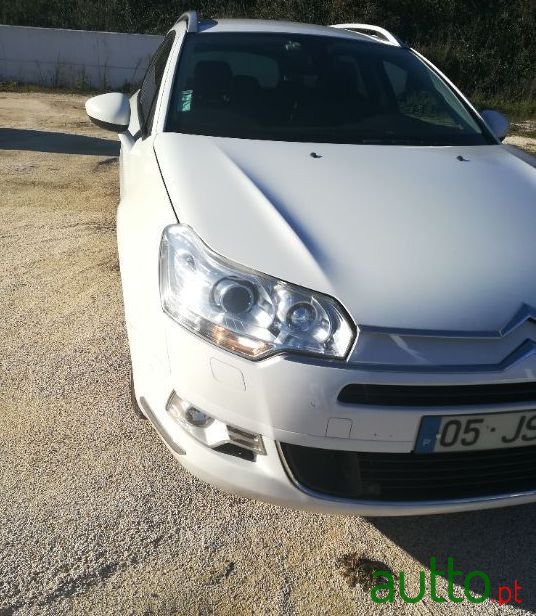 2010' Citroen C5 Tourer photo #4