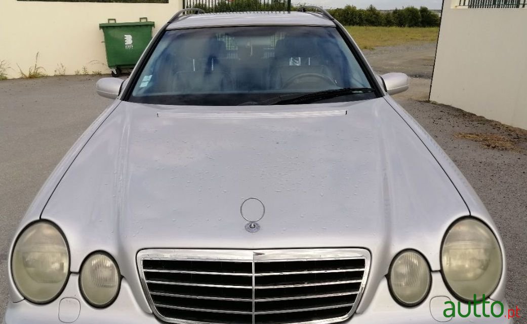2000' Mercedes-Benz E-270 photo #2