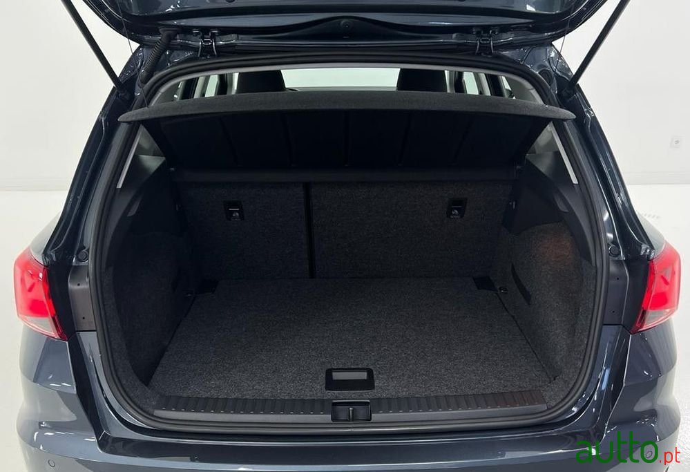 2023' SEAT Arona 1.0 Tsi Style photo #5