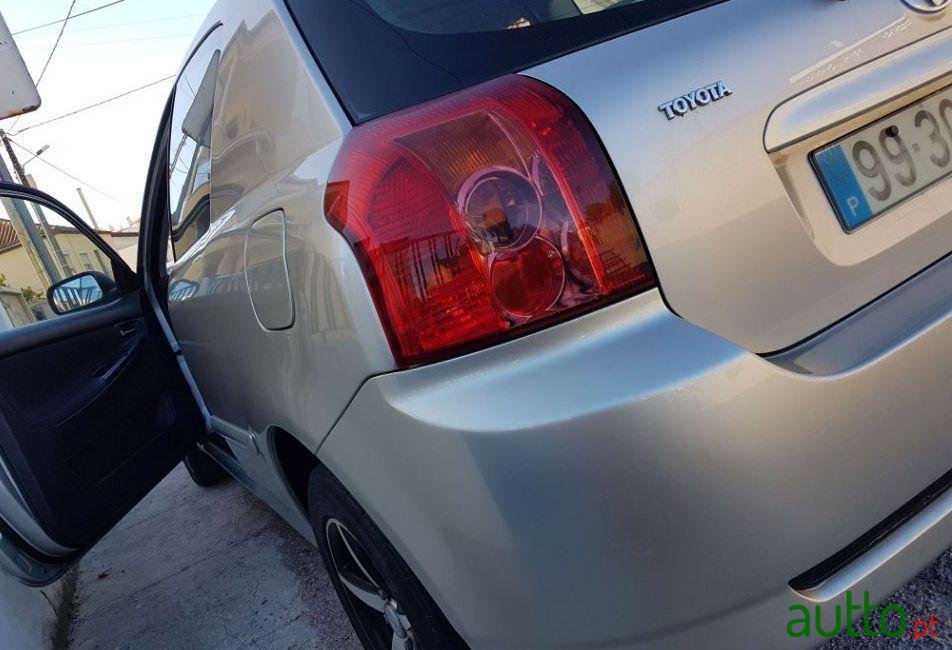 2005' Toyota Corolla photo #2