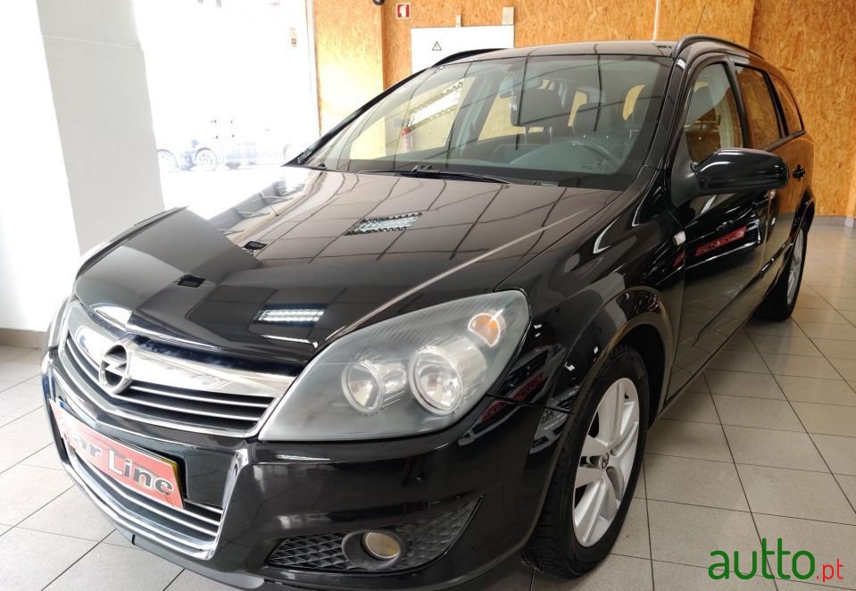 2008' Opel Astra Caravan photo #1