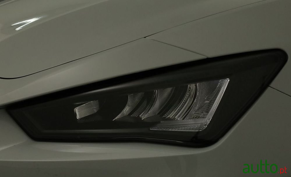 2024' SEAT Leon St photo #6