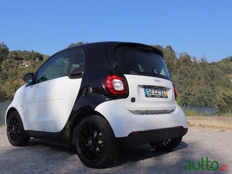 2020' Smart Fortwo photo #2