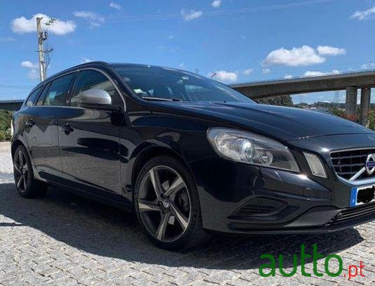 2013' Volvo V60 D4 R Design Sport photo #4