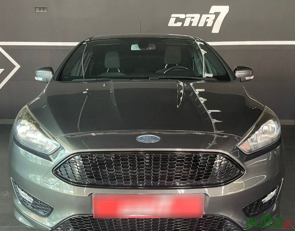 2017' Ford Focus photo #2