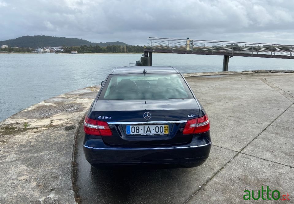 2009' Mercedes-Benz E-250 photo #6