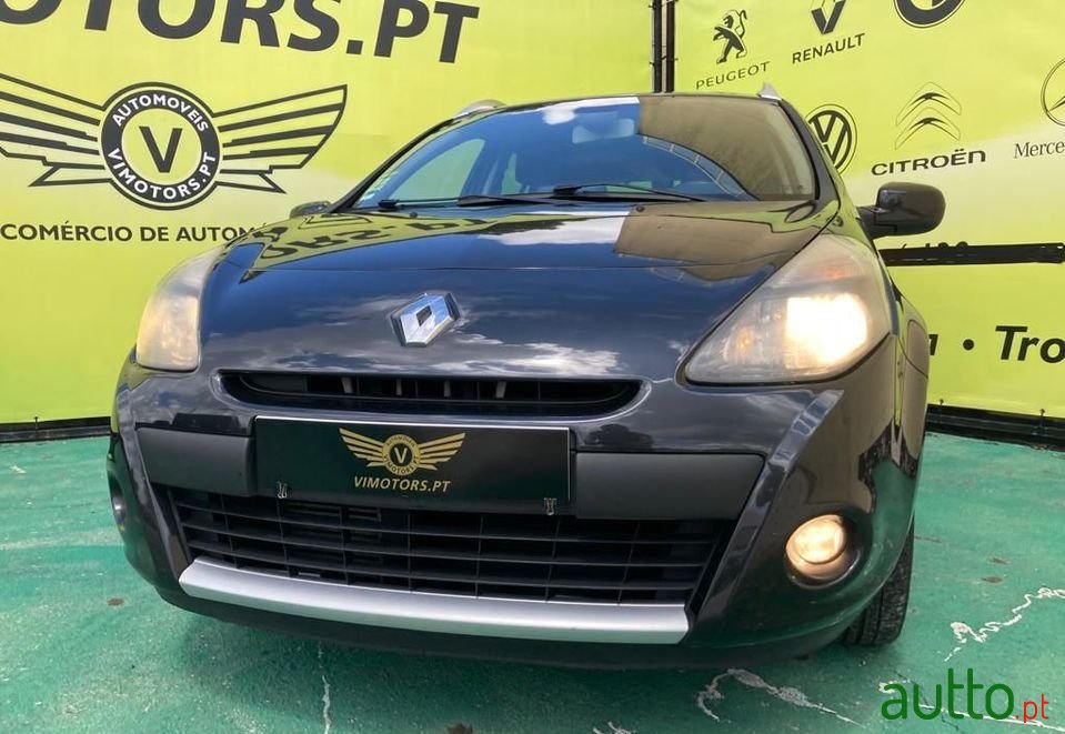 2011' Renault Clio Break photo #3