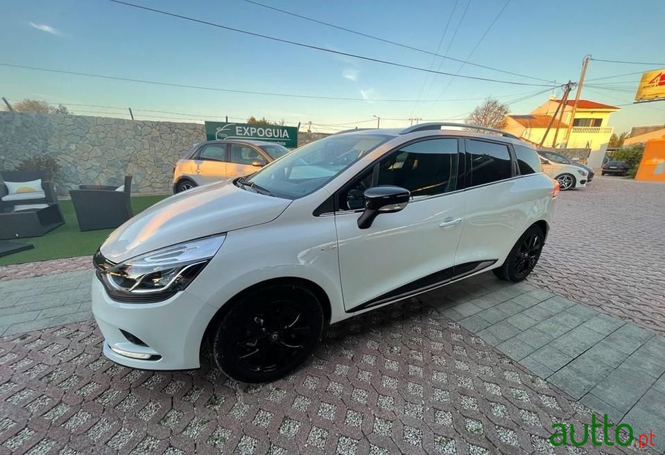 2019' Renault Clio Sport Tourer photo #1