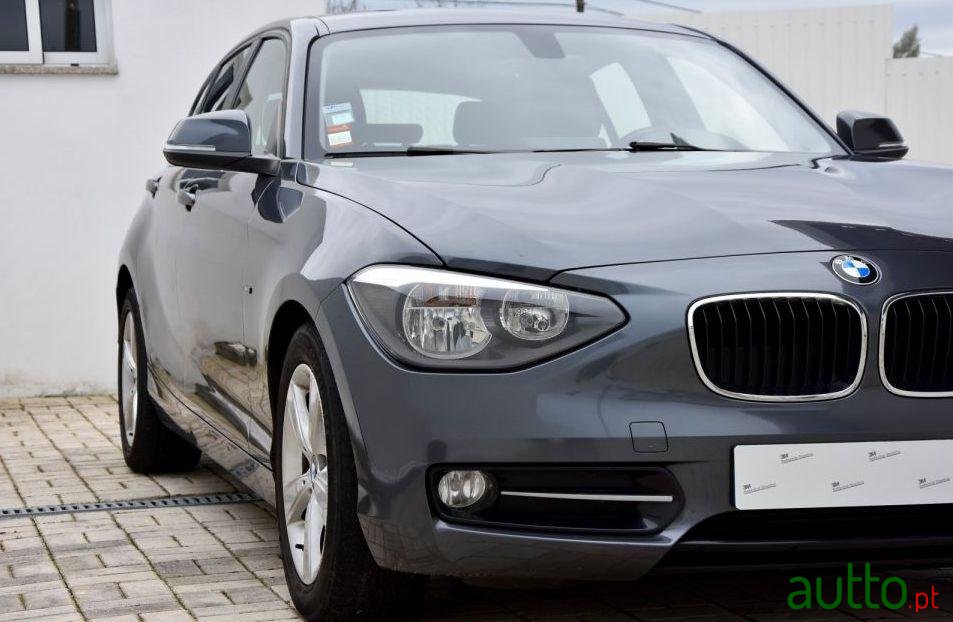 2012' BMW 116 D Line Sport photo #1